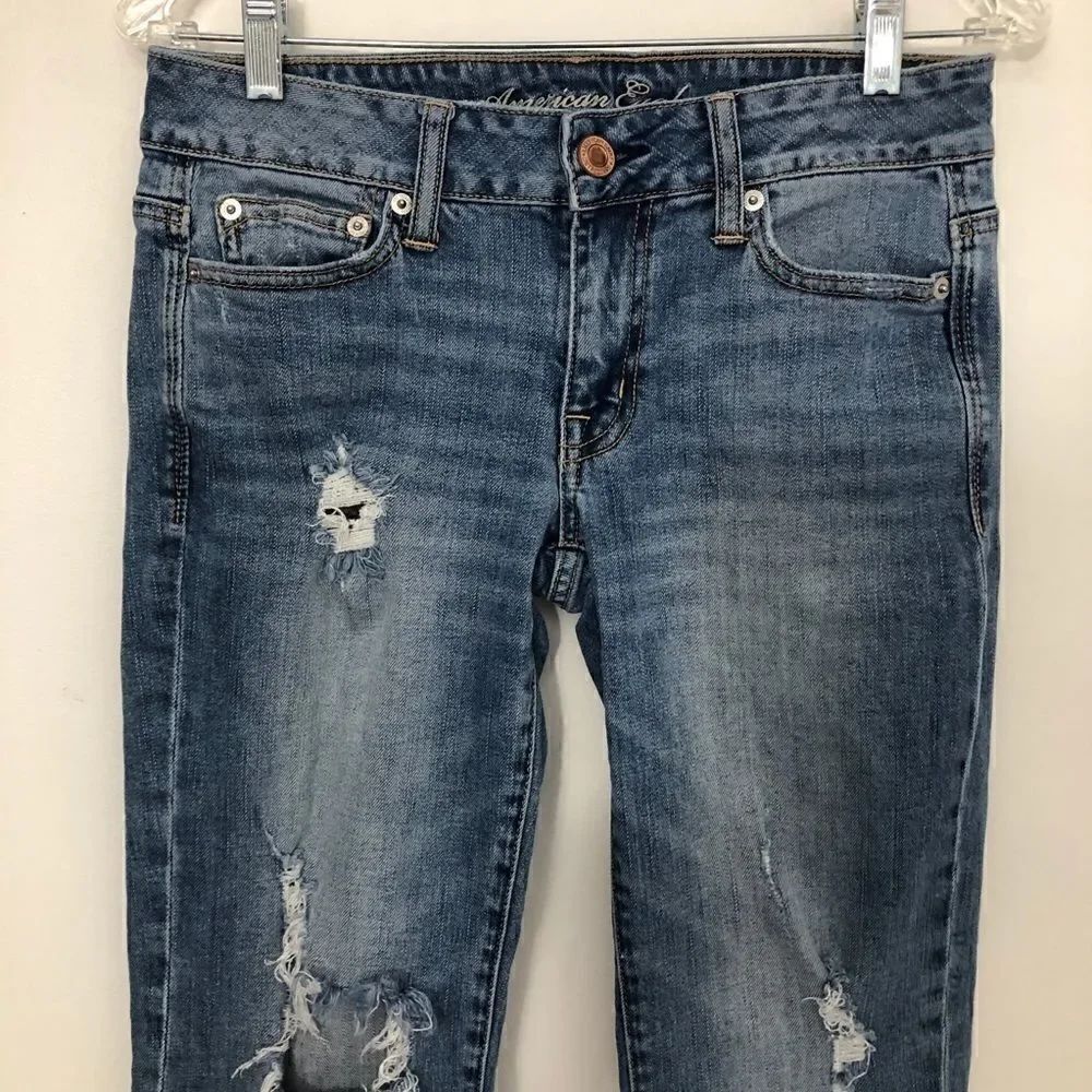 American Eagle Stretch Size 2 Boy Fit Distressed & Ripped Jeans!!